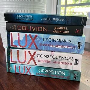 Jennifer Armentrout lux complete series/ 8 romance novels